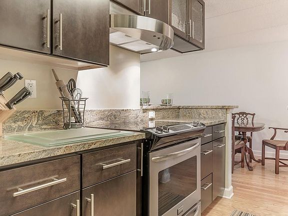 4th image of 3325 Bayshore Blvd Unit E12