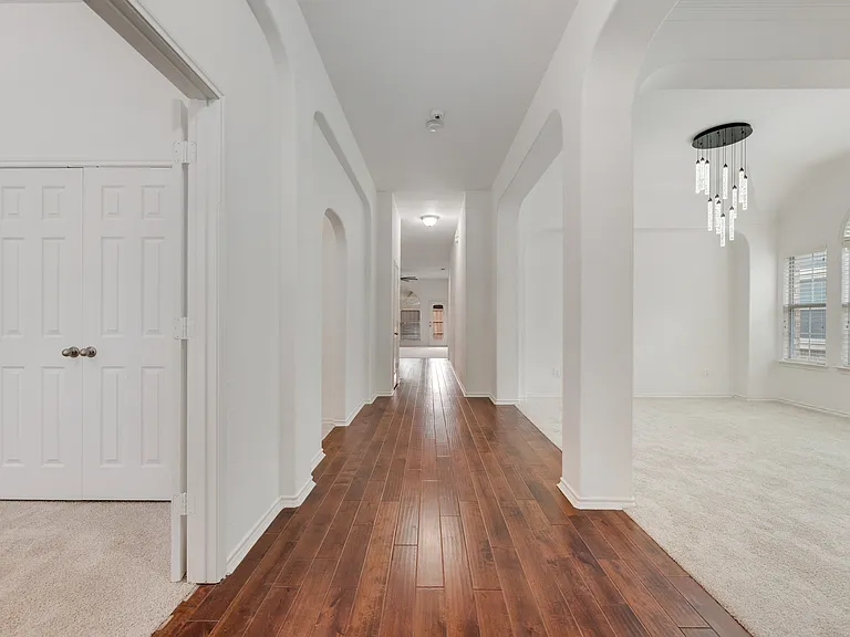 608 Regency Trl — Photo 5