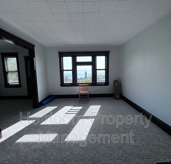 17 E 6th St #2 — Photo 2