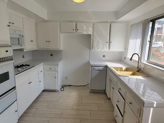 5th image of 1153 Melrose Ave APT 1