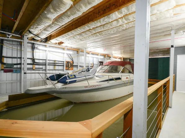 23740 Dyke Rd #10, Richmond, BC V6V 1E2