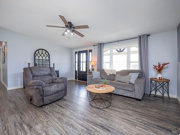 4th image of 811 N 900th Rd