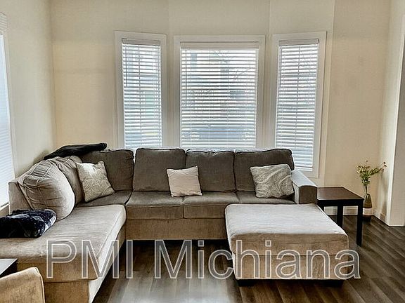 4th image of 924 Sherman Ave