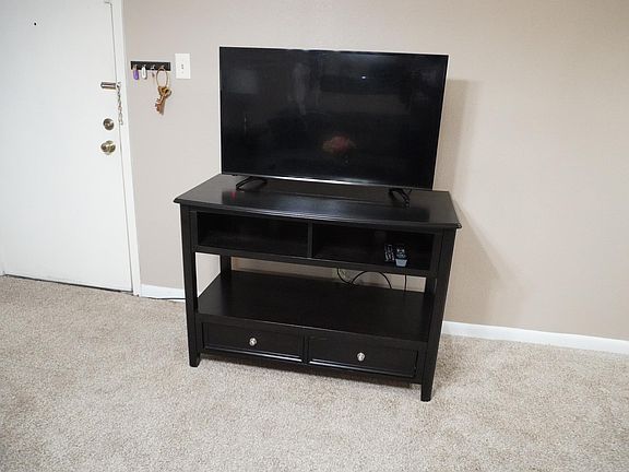 2nd image of 3820 Fairfield Ave #44