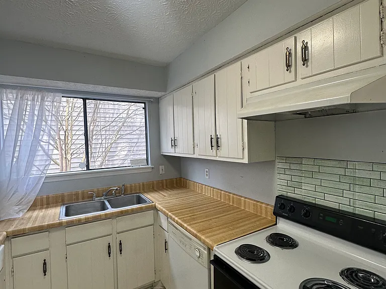 8589 Parkside Dr — Photo 6