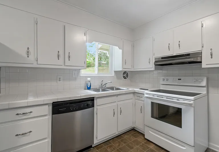 2080 Dundee Dr SE — Photo 12
