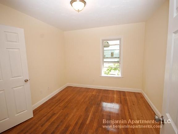 3rd image of 142 Lincoln St #1F