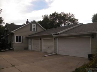 632 NE 1st St, Madison, SD 57042