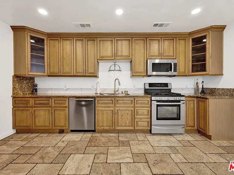 10109 Gloria Ave — Photo 11