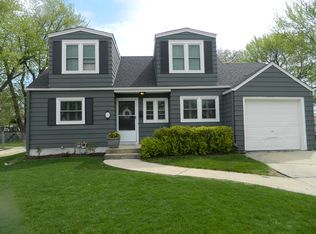 537 S Ahrens Ave, Lombard, IL 60148