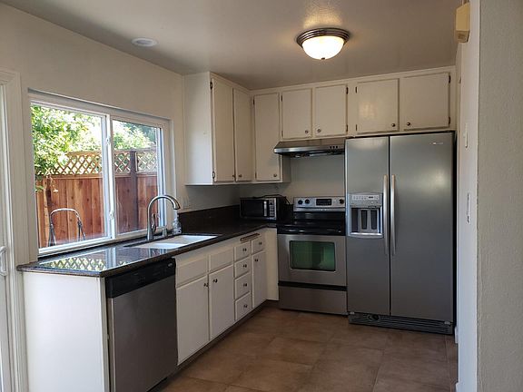 2nd image of 2892 Kingsgate Ct