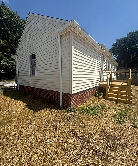 366 W South St — Photo 14