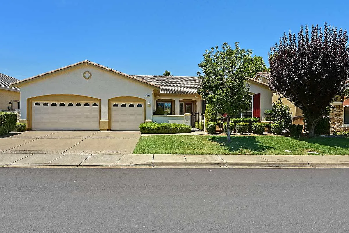 1121 Burghley Ln photo 1