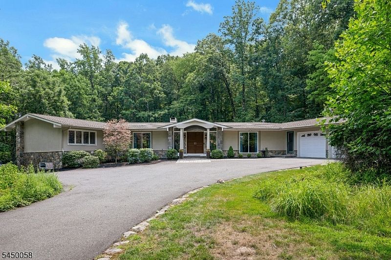 1st image of 21 Decker Ln