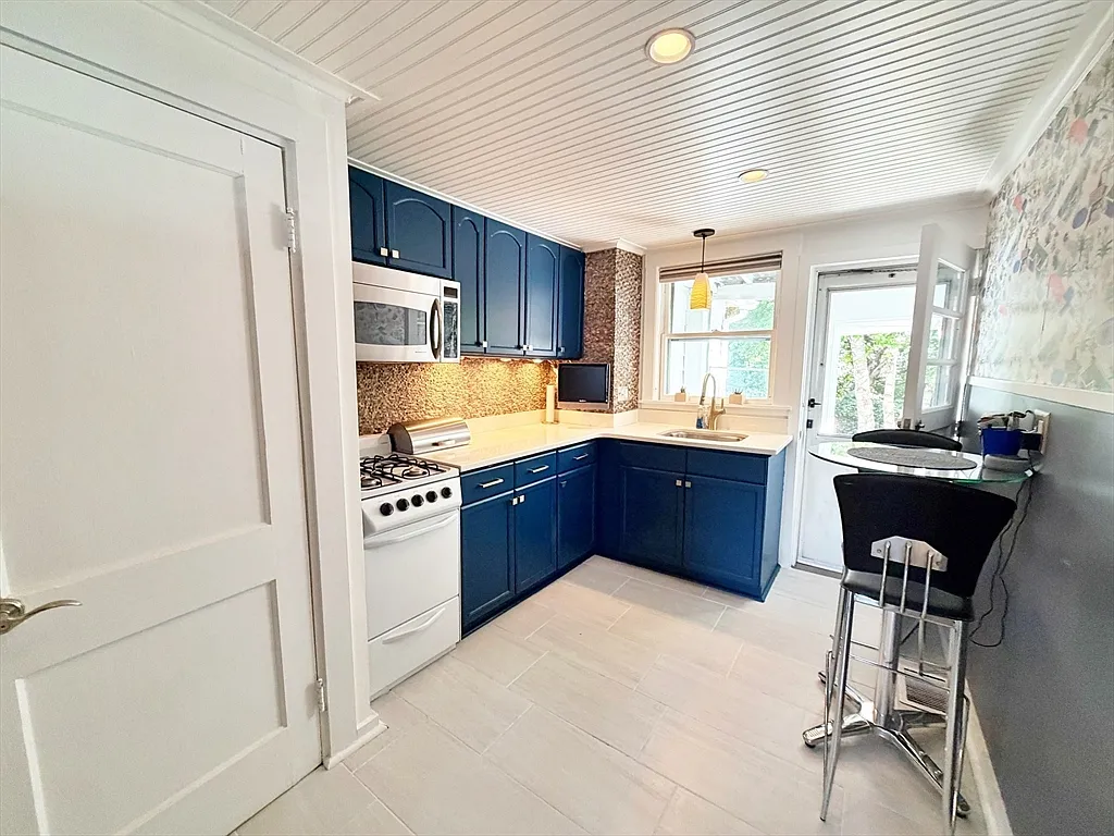 1 bed, 1.0 bath, 576 sqft, $2,400 — Photo 3