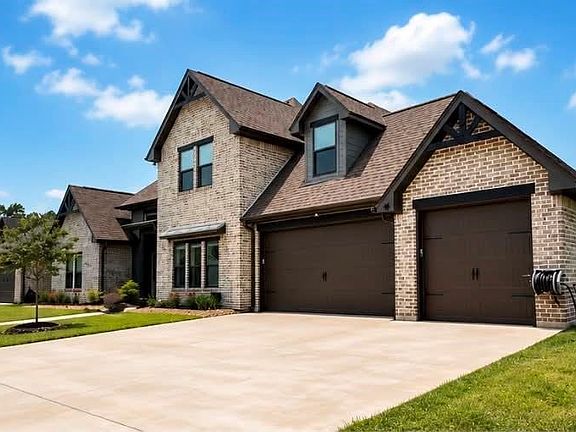 3rd image of 305 Mandavilla Way
