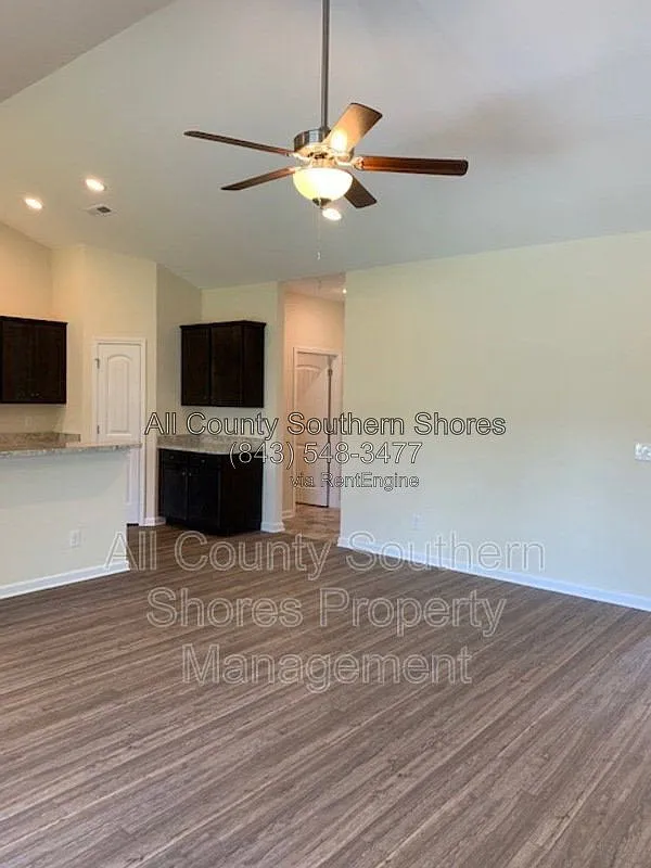 3 bed, 2.0 bath, 1670 sqft, $1,875 — Photo 4