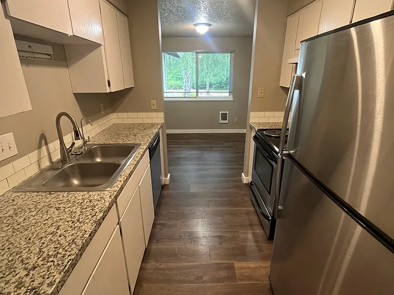 5535 SW Lombard Ave #B — Photo 8