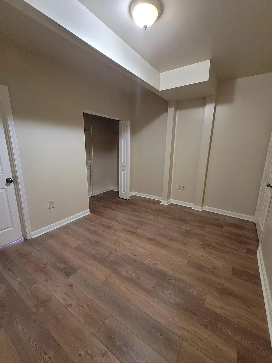 Building Photo - 511 Salem Ave #1