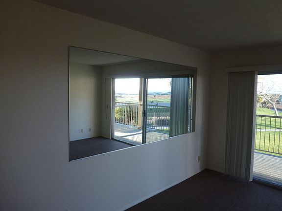 4th image of 739 Reef Cir