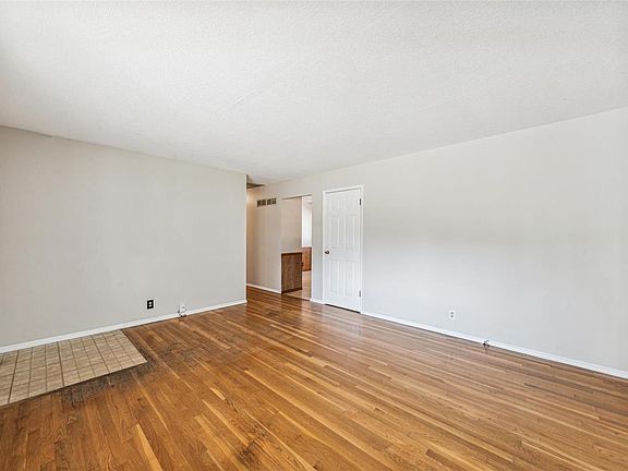 3rd image of 2665 Camino Dr