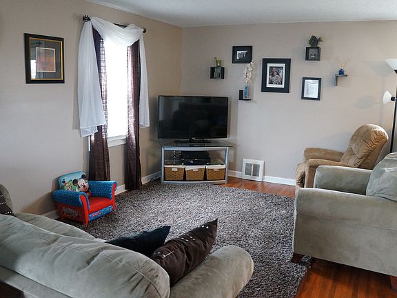 5th image of 121 Ledyard Ave