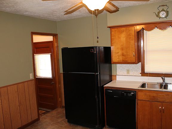 2nd image of 2473 Belmont Blvd