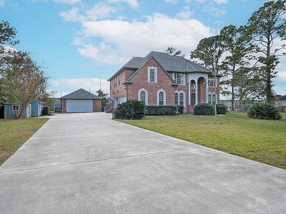 3rd image of 13415 Lucien Ln