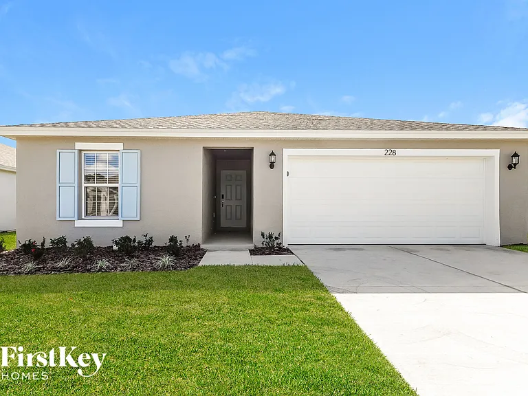 228 Southern Breeze Loop — Photo 1