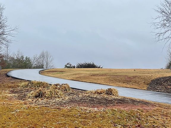 4th image of 954 Chickasaw Dr