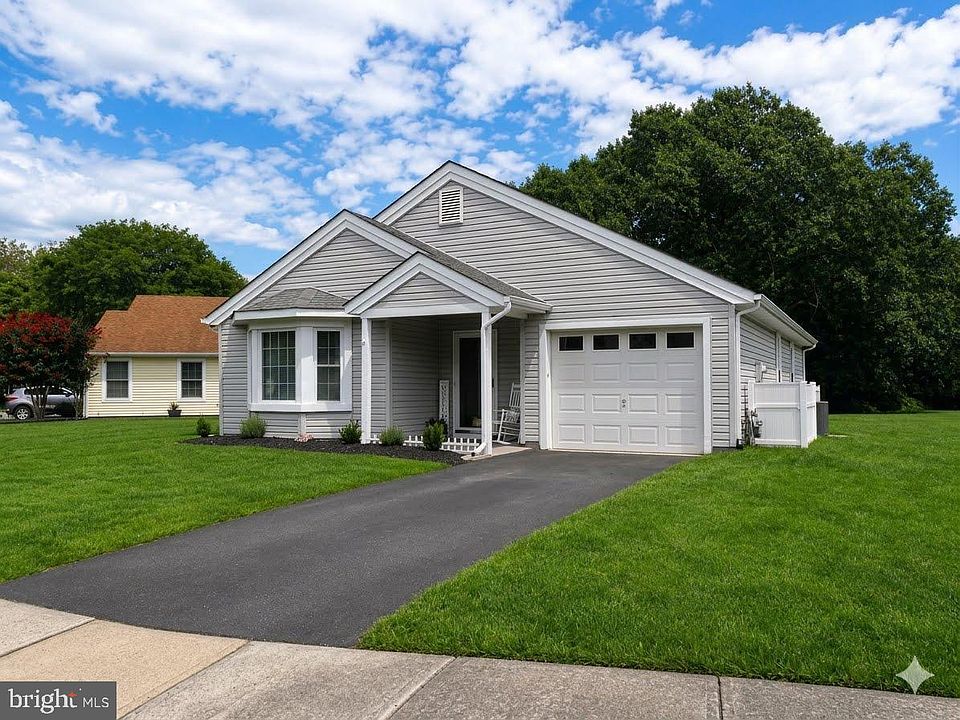 1st image of 26 Dogwood Dr