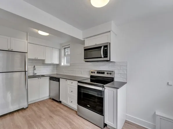 2565 Beach Dr #201, Oak Bay, BC V8R 6K3