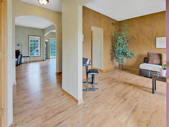 4th image of 282 Lakeview Dr