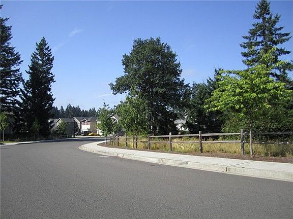 3rd image of 4913 202nd St E