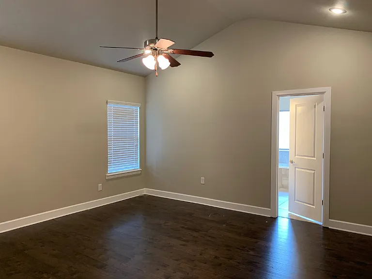 1513 Crestwood Hills Ln — Photo 9