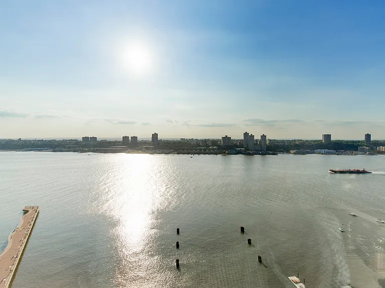 240 Riverside Blvd #28BC — Photo 18