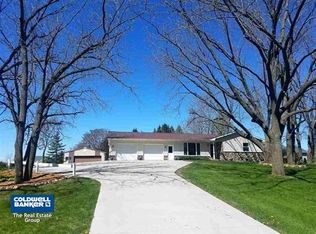 N1553 Midway Rd, Hortonville, WI 54944