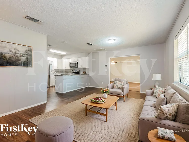 2813 Silvermeadow Ln — Photo 4