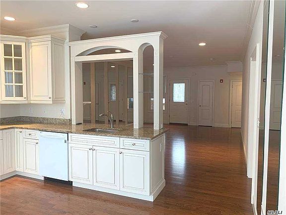 4th image of 715 Equestrian Way