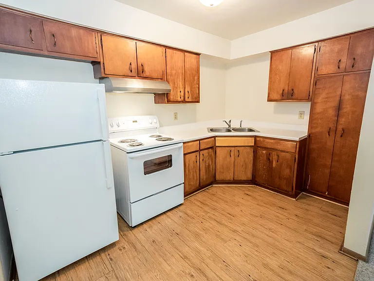 Sixth Street NE Apts — Photo 11