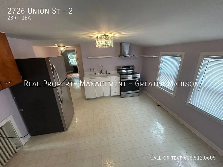 Classic 2-Bedroom Upper Flat with Character & Comfort — Photo 2