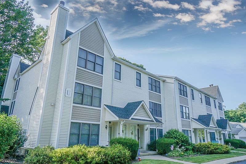 1st image of 48 PORTSMOUTH CT
