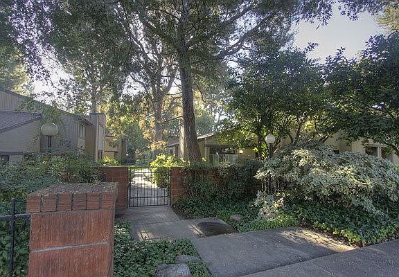3rd image of 268 N Orange Grove Blvd