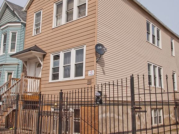 3rd image of 1619 N. Maplewood Ave