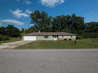 821 Dogwood St NW, Demotte, IN 46310