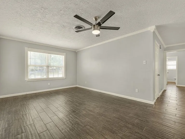 1125 Grace St — Photo 6