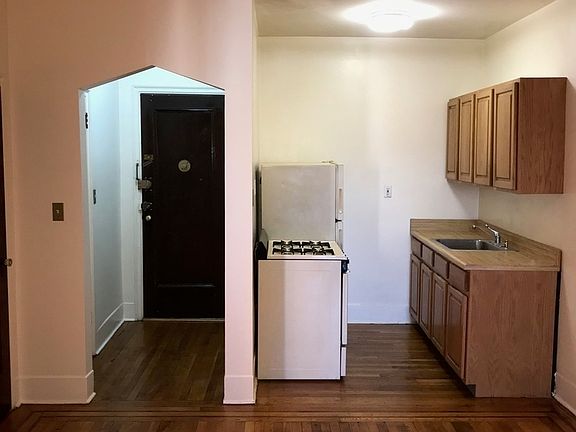 2nd image of 3146 45th St APT 2H