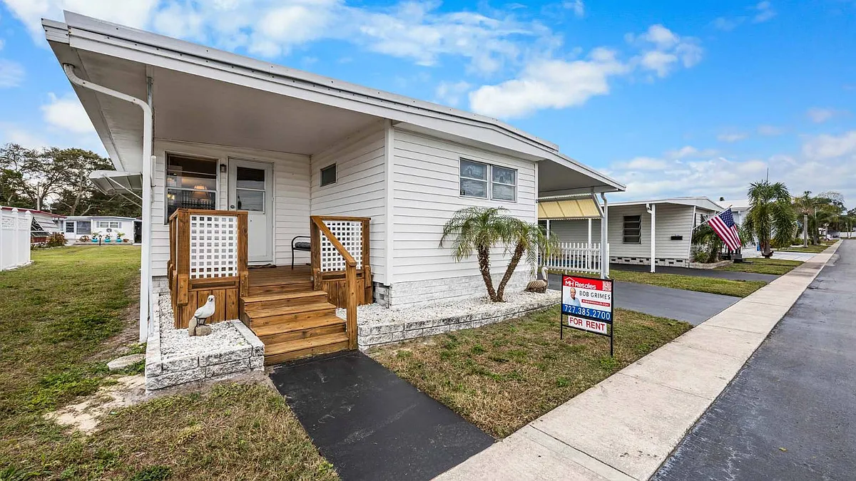 Building Photo - 12651 Seminole Blvd #12C