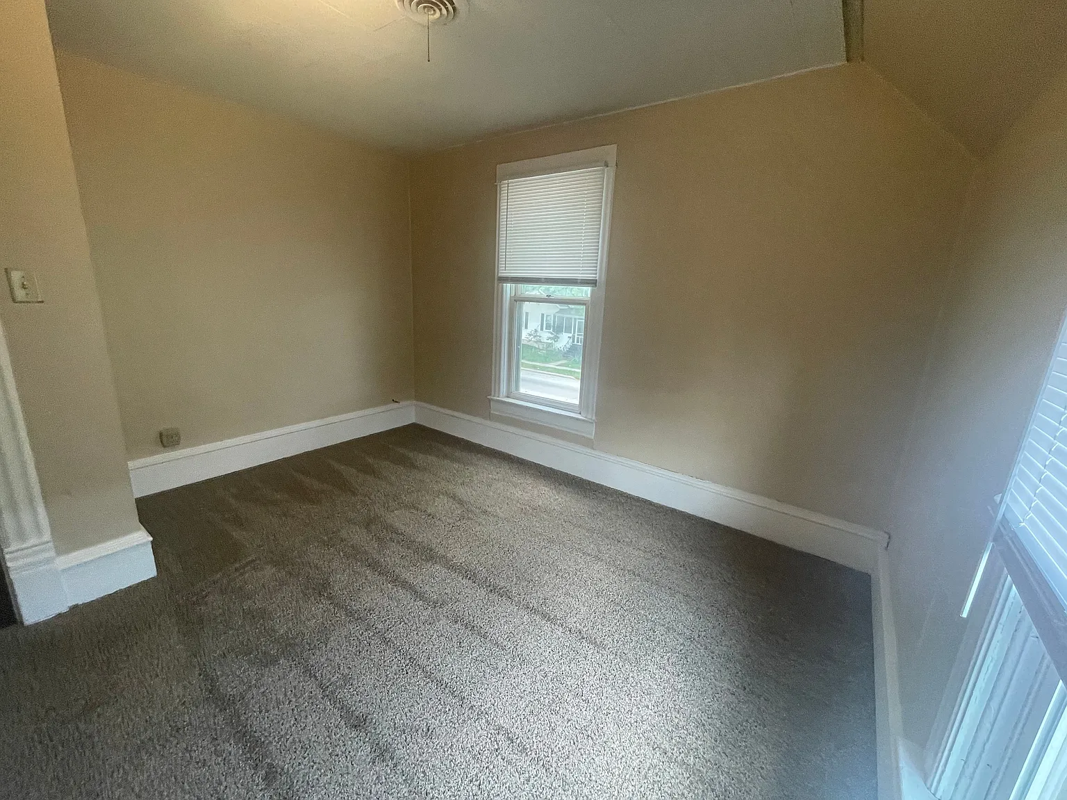 2 bed, 1.0 bath, 876 sqft, $850 — Photo 4