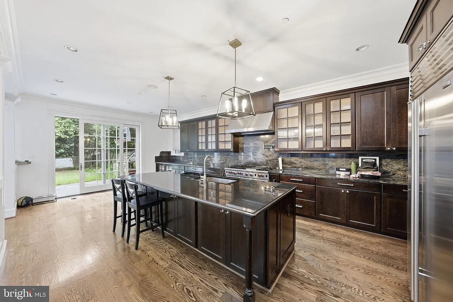 6 bed, 5.5 bath, 5448 sqft, $7,500 — Photo 1